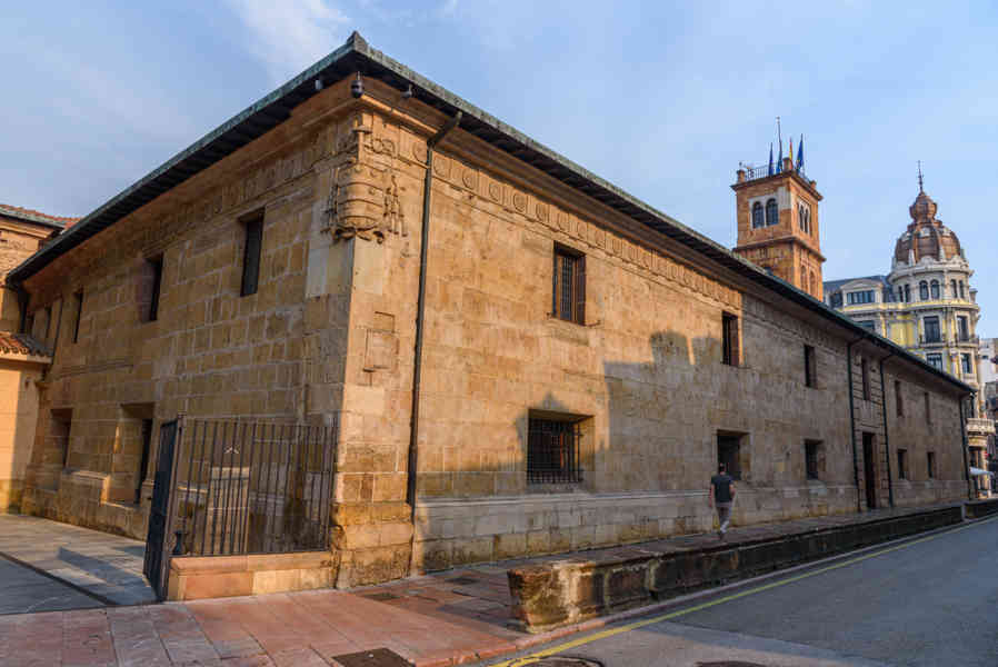 Oviedo 054 - Universidad.jpg